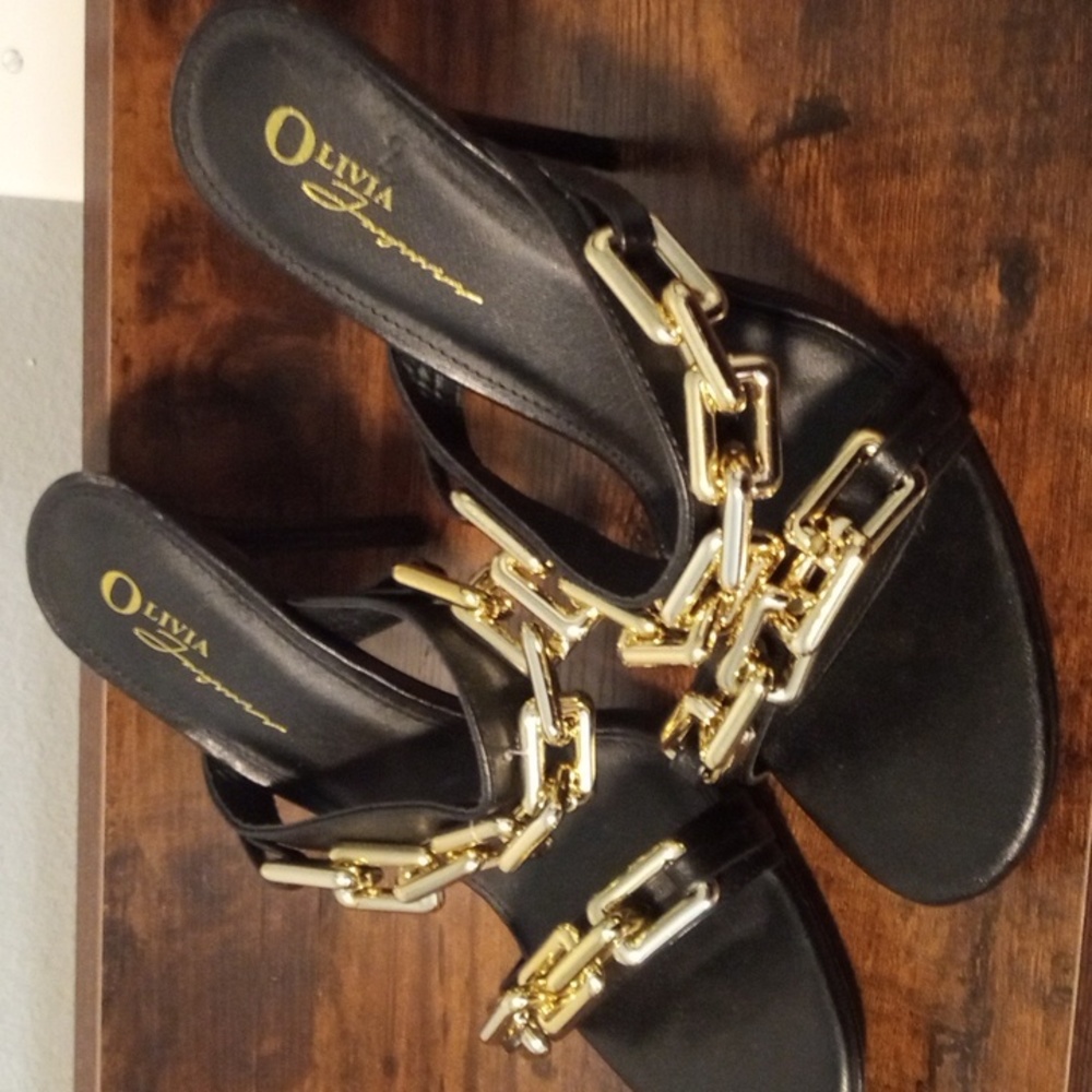 Fashion nova black low heel size 10